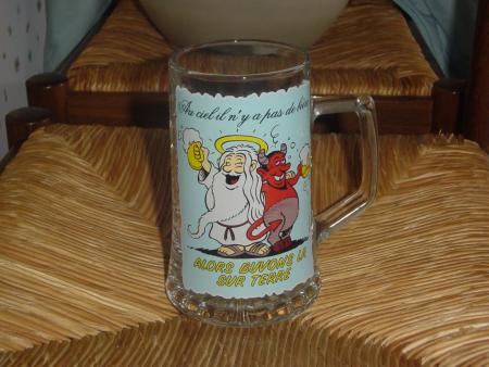 le verre a biere offert par mael et loc et bebert